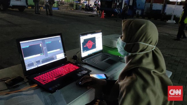 Pengamatan atas fenomena 195 tahun sekali, gerhana bulan total perigee, salah satunya adalah di Lereng Anteng, Dago, Bandung Barat.