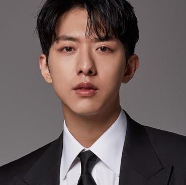 Kabar Duka, Ayah Lee Jung Shin CNBLUE Meninggal Dunia