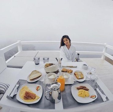 Liburan Mewah Ala Nikita Willy, Tidur di Hamparan Pasir yang Luas Bikin Takjub!