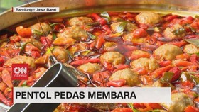 VIDEO: Pentol Pedas Membara - Bakso Jumbo Super Pedas