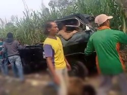 Polisi Sebut Penumpang Pikap Rombongan Arisan Tabrak Pohon di Malang 14 Orang