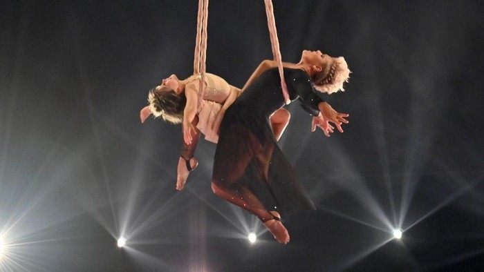 Momen Ikonik Pink di Bilboard Music Awards 2021 yang Bikin Gagal Move On