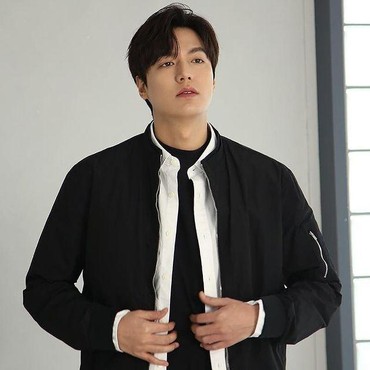 Sudah Tampan Sejak Dulu, Intip Potret Masa Kecil Lee Min Ho