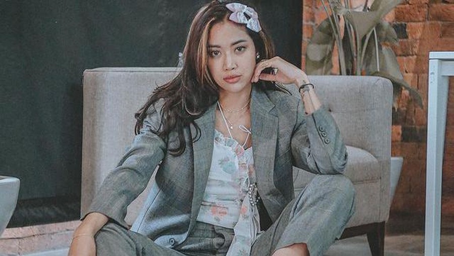 Widy vokalis 'Vierratale' bercerita tentang dilecehkan oleh oknum petinggi. Yuk kita intip potret Widy!