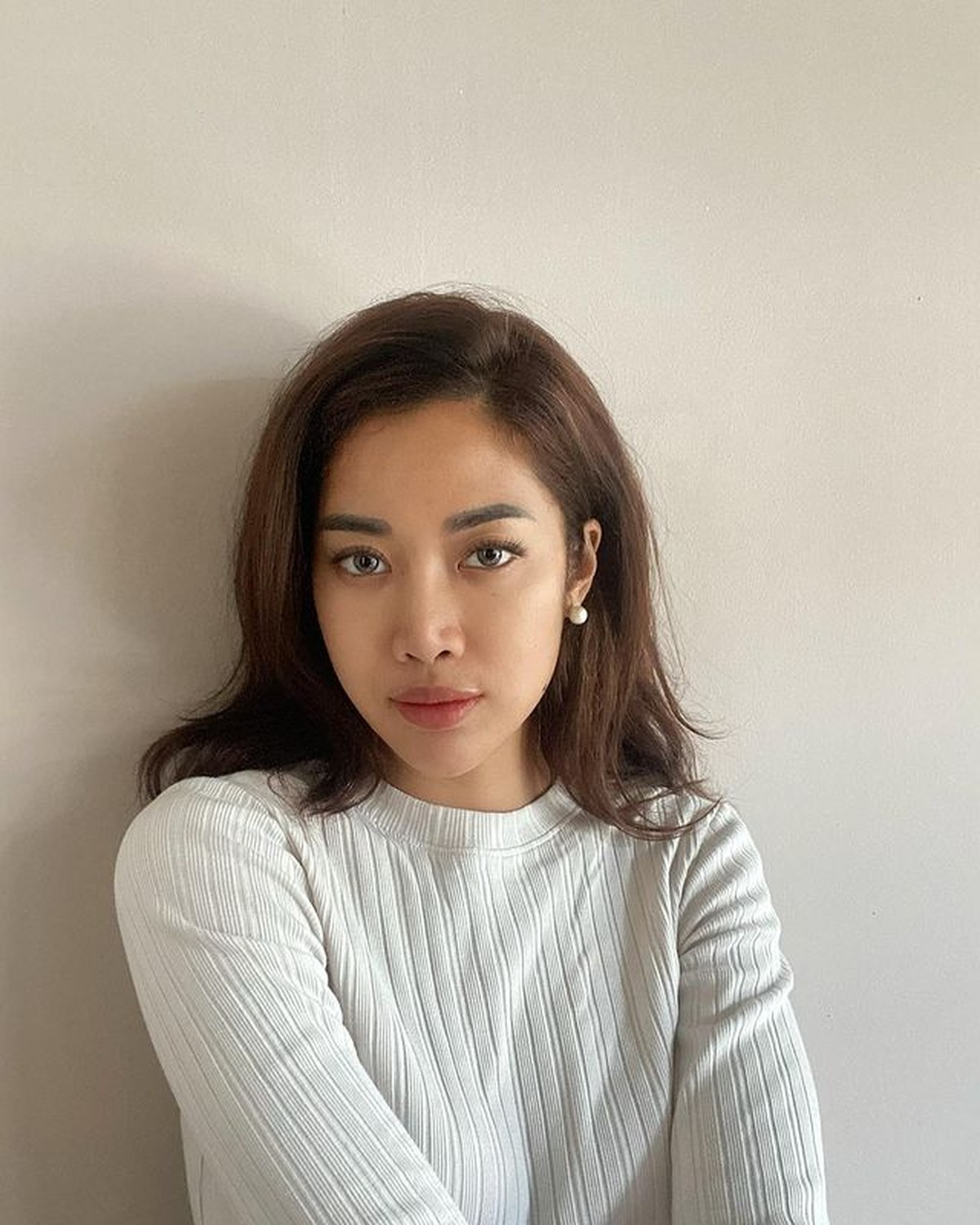 Widy vokalis 'Vierratale' bercerita tentang dilecehkan oleh oknum petinggi&period; Yuk kita intip potret Widy&excl;