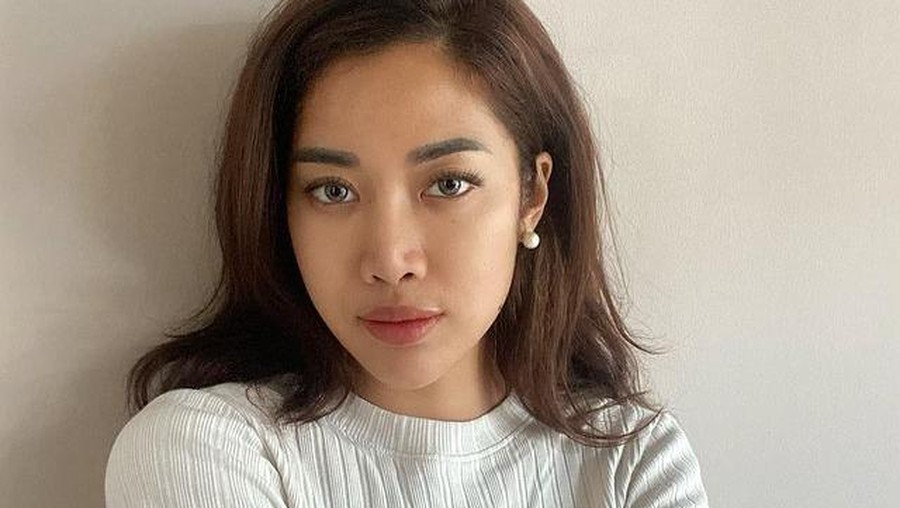Widy vokalis 'Vierratale' bercerita tentang dilecehkan oleh oknum petinggi. Yuk kita intip potret Widy!