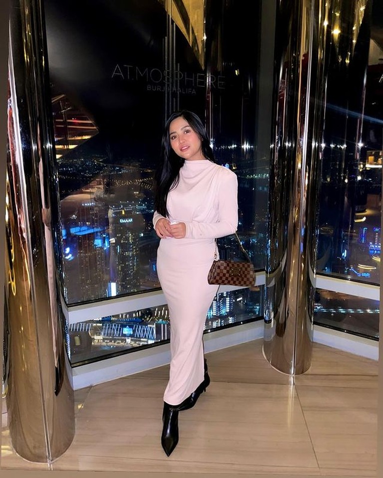 Rachel Vennya tengah berada di Dubai untuk berlibur tanpa anak-anak. Yuk kita intip keseruannya!