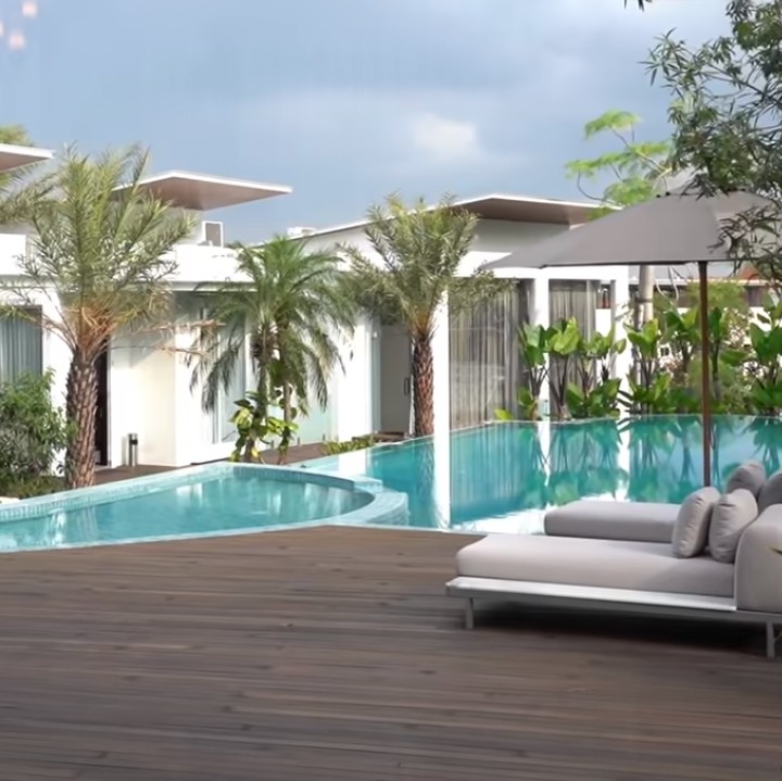 <p>Bagaimana tidak, Gilang dan Shandy yang dahulunya berasal dari keluarga tergolong tak mampu, kini memiliki hunian yang patut disebut rumah impian bahkan seperti istana. (Foto: YouTube: Boy William)</p>