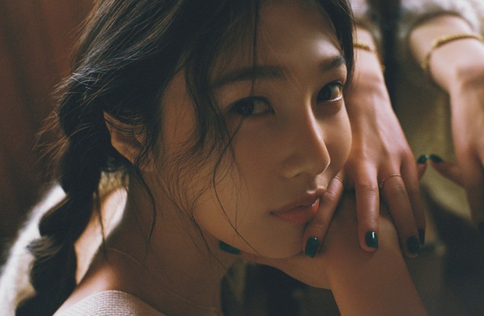Sesuai dengan konsep albumnya, foto-foto teaser yang dirilis pun sangat kental dengan nuansa era tersebut / foto: twitter.com/RVsmtown