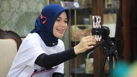 Cantik! 7 Potret Istri Gubernur Jateng Ganjar Pranowo, Fans Berat Klub MU