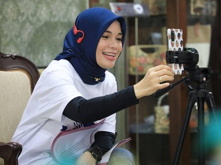 Cantik! 7 Potret Istri Gubernur Jateng Ganjar Pranowo, Fans Berat Klub MU
