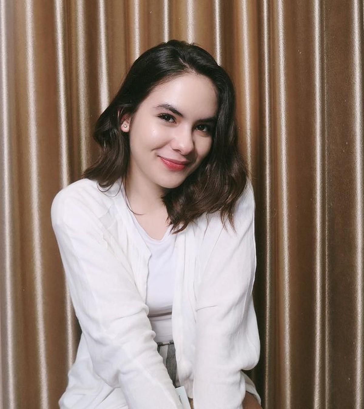 Steffi Zamora disebut-sebut sedang dekat dengan Niko Al Hakim karena foto mesra mereka tersebar&period; Yuk kita lihat pesona Steffi&excl;