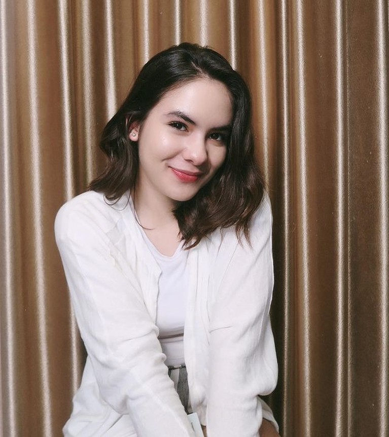 Steffi Zamora disebut-sebut sedang dekat dengan Niko Al Hakim karena foto mesra mereka tersebar. Yuk kita lihat pesona Steffi!
