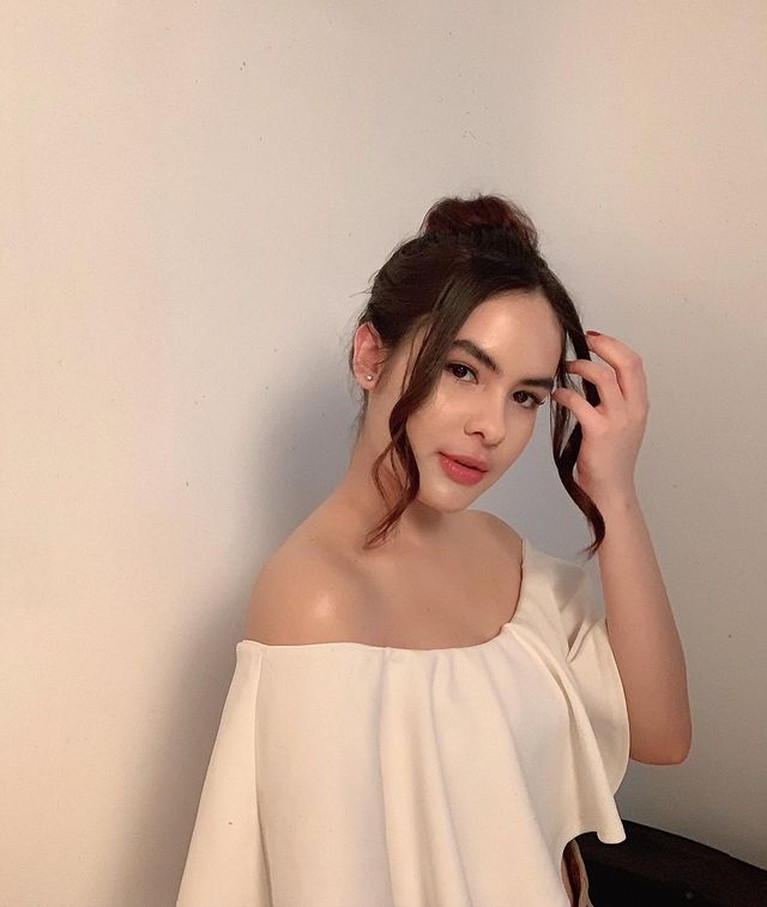 Steffi Zamora disebut-sebut sedang dekat dengan Niko Al Hakim karena foto mesra mereka tersebar. Yuk kita lihat pesona Steffi!