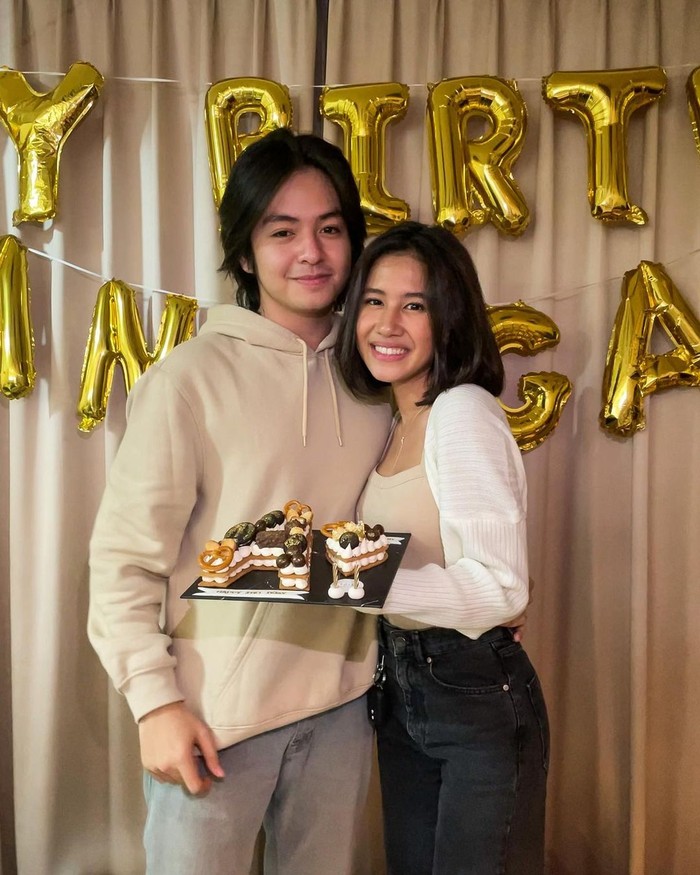 Tak lupa di hari ulang tahun Angga 16 mei, sang kekasih Shenina memberikan kejutan ulang tahun secara khusus bersama teman-temannya. (Foto: Instagram/shenacinnamon)