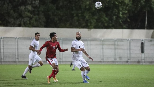 Sedikitnya ada tiga catatan dalam kekalahan timnas Indonesia dari Oman pada pertandingan uji coba, Sabtu (29/5) malam.