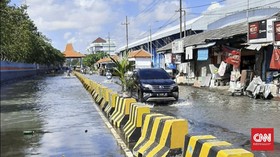 Dampak Gerhana Bulan, Banjir Rob Rendam Pesisir Surabaya