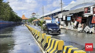 Dampak Gerhana Bulan, Banjir Rob Rendam Pesisir Surabaya