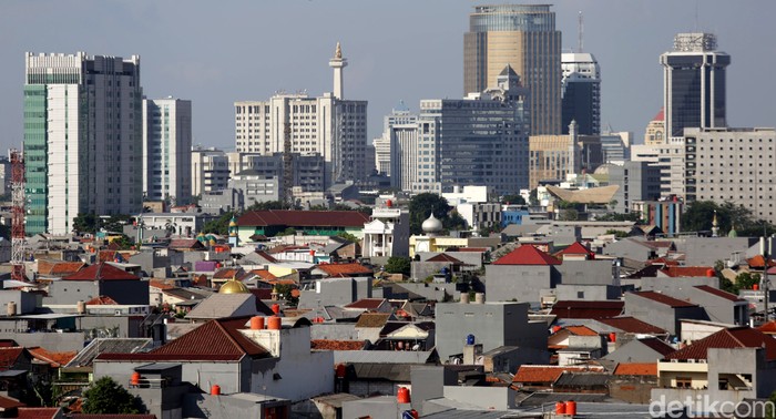 Pertumbuhan ekonomi RI di kuartal II-2021 diramal tembus 7%. BI menyebut hal ini karena pemulihan di sektor pendukung turut mendorong ekonomi nasional.