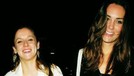 Barisan Foto Kate Middleton & Pangeran William Semasa Kuliah Kate Middleton dan Pangeran William kembali ke kampus untuk bernostalgia. Yuk kita lihat potret mereka semasa kuliah!