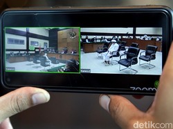 Massa Ricuh di Luar PN Jaktim, Sidang Vonis HRS Tetap Berlangsung