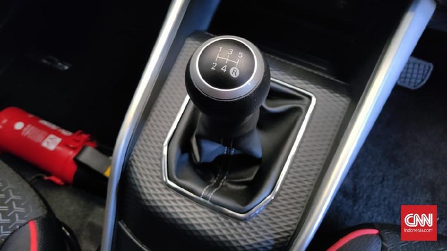 Lakukan cara berikut sebelum kamu membeli mobil bekas yang bertransmisi manual.