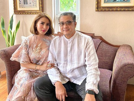 7 Potret Romantis Dede Yusuf dan Istrinya yang Jarang Terekspose