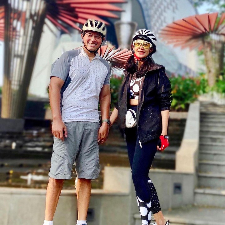 <p>Di sela-sela aktivitas mereka, Diah Permatasari dan Anton Sutopo sering menyempatkan diri untuk pergi berolahraga. Mereka tampil kece bak anak muda dengan setelan outfit sporty. (Foto: Instagram: @dps_diahpermatasari)</p>