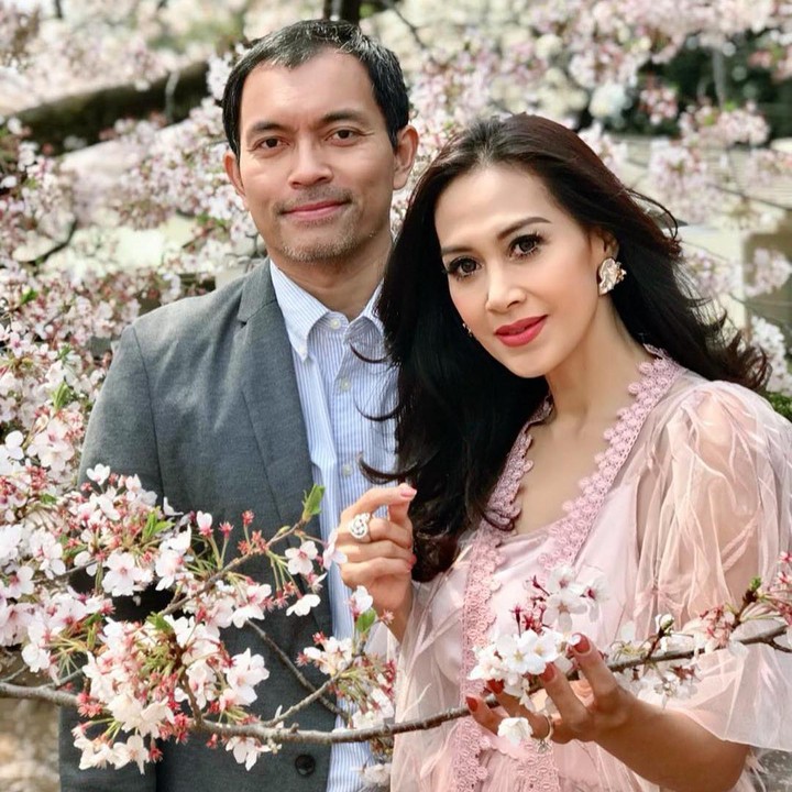 <p>Diah Permatasari mengakhiri masa lajangnya di 1997 silam. Ia menikah dengan seorang pengusaha properti bernama Anton Wahyu Jatmiko atau Anton Sutopo pada 5 April. (Foto: Instagram: @dps_diahpermatasari)</p>