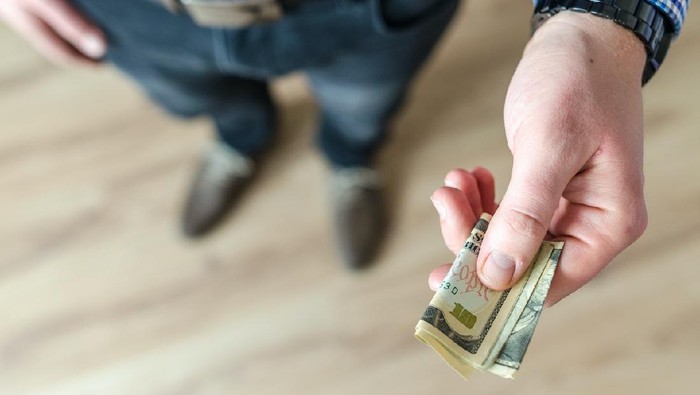 Kepepet Banget? Ini 5 Etika Berutang ke Teman Secara Sopan