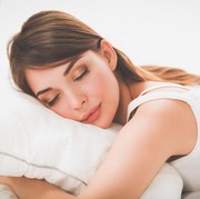 Hati-Hati, Inilah Bahaya Ketika Lupa Membersihkan Makeup Sebelum Tidur