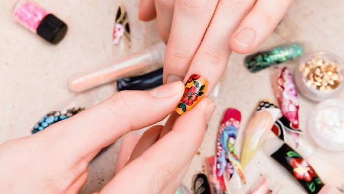 Meski Bikin Cantik, 3 Bahaya Pakai Artificial Nails Ini Perlu Diwaspadai