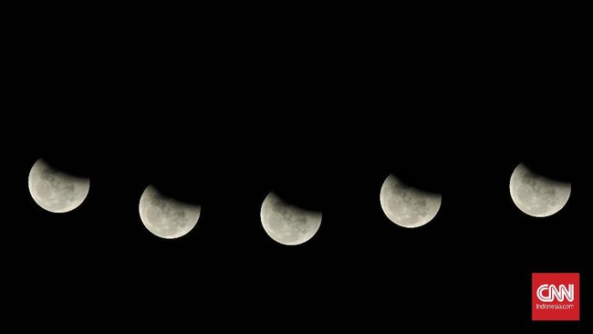 Pencinta astronomi akan dimanjakan oleh serangkaian fenomena langit yang terjadi di Mei 2022, mulai dari hujan meteor hingga Gerhana Bulan Total.