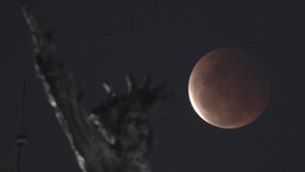 Misteri Kilau Da Vinci pada Bulan Sabit Senja, Cahaya dari Mana?
