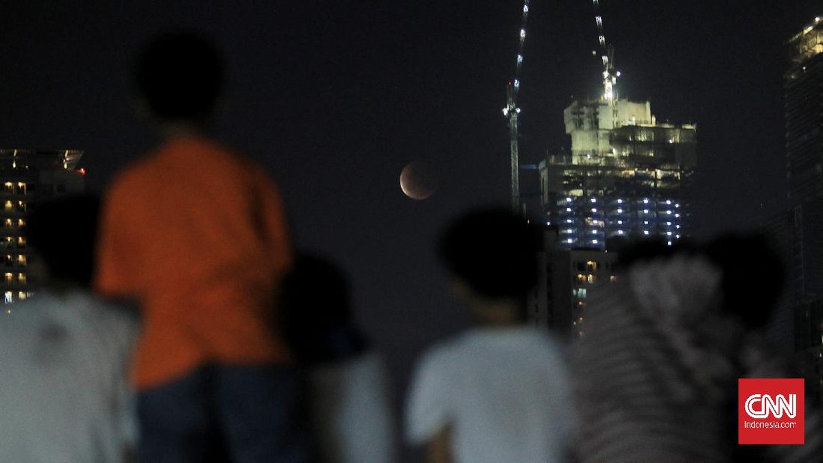 FOTO: Gerhana Bulan Total Menghiasi Ibu Kota Jakarta