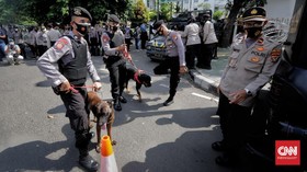 Sidang Perdana Munarman Dijaga 300 Aparat Gabungan TNI-Polri