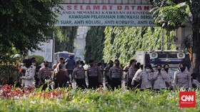 Polisi Tutup Jalan Arah Pulo Gebang di Arena Vonis Rizieq