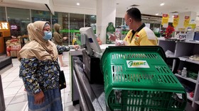 Giant Diserbu Jelang Penutupan, Nasib Pegawai Belum Jelas