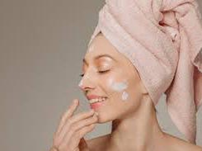 Kesalahan Memakai Skincare Bikin Kulit Bruntusan