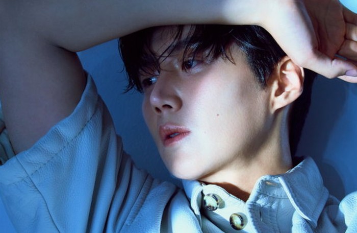 Image cowok rapih yang dimiliki Han Ji Pyeong memang sudah melekat pada diri Kim Seon Ho. Buktinya, Kenzo sampai mengajaknya berkolaborasi karena image tersebut cocok banget sama konsep parfum ini. Setuju tidak? / foto: wkorea.com