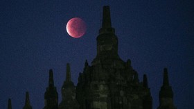 FOTO: Gerhana Bulan Total 'Menggoda' di Berbagai Wilayah RI