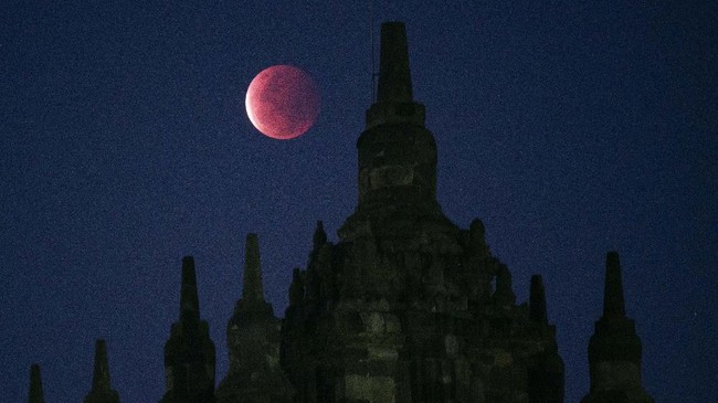 Blood Moon adalah warna Bulan yang kemerahan, berbeda dengan gerhana Bulan lainnya.
