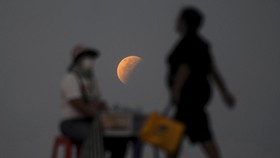 Makassar Gelar Salat Gerhana Bulan Berjamaah Usai Salat Maghrib