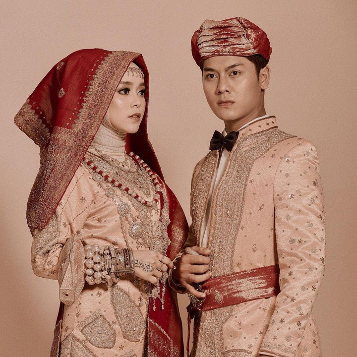 <p>Lewat Instagram, Rizky Billar mengumumkan keputusannya untuk meminang pelantun<em> Ada Cinta</em>. Keduanya mengumumkan resmi berpacaran sejak Desember 2020 lalu, Bunda. (Foto: Instagram: @aldiphoto)</p>