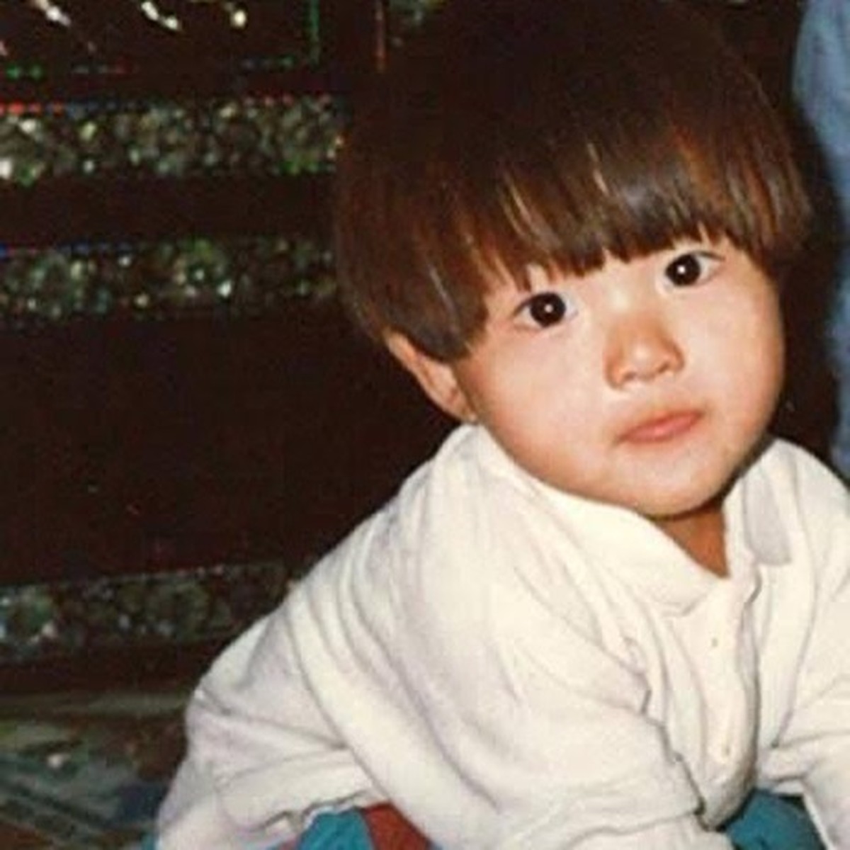 Selain akting yaang bagus&comma; ketampanan Song Joong Ki curi perhatian&period; Penasaran lihat ketampanannya sejak kecil&quest; Yuk intip&excl;