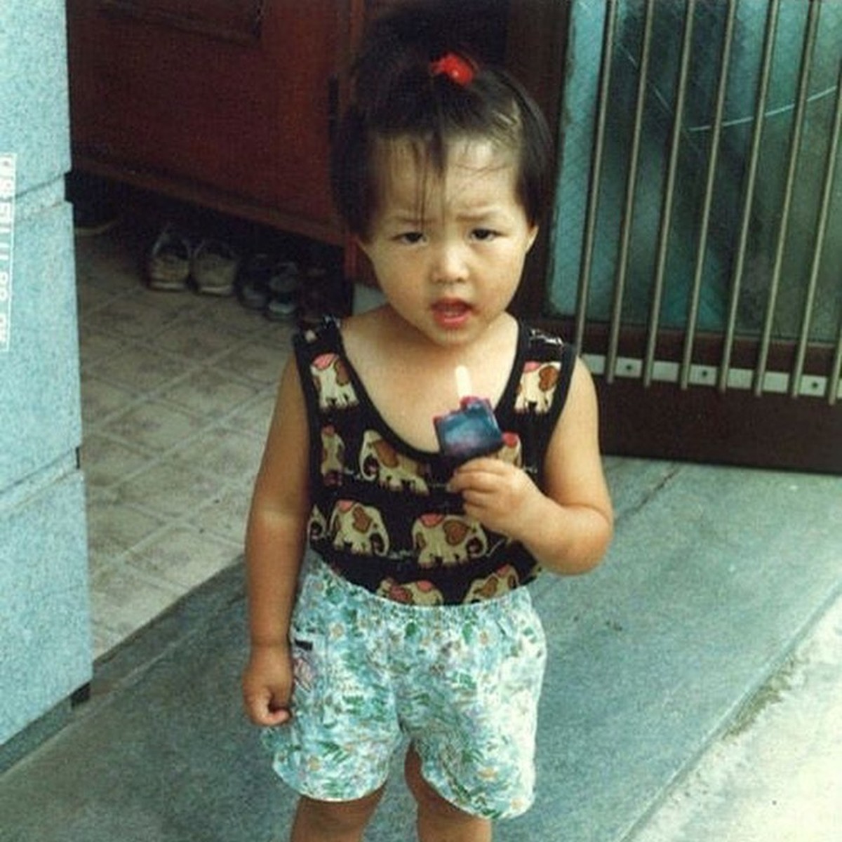 Selain akting yaang bagus&comma; ketampanan Song Joong Ki curi perhatian&period; Penasaran lihat ketampanannya sejak kecil&quest; Yuk intip&excl;