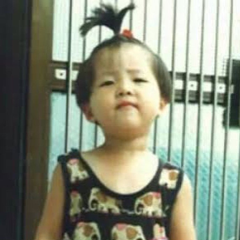 Masa Kecil Joong Ki Selain akting yaang bagus, ketampanan Song Joong Ki curi perhatian. Penasaran lihat ketampanannya sejak kecil? Yuk intip!