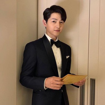 Bukti Ketampanan Song Joong Ki dari Kecil, Menggemaskan