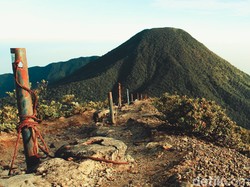 12 Gunung di Indonesia yang Cocok untuk Pendaki Pemula