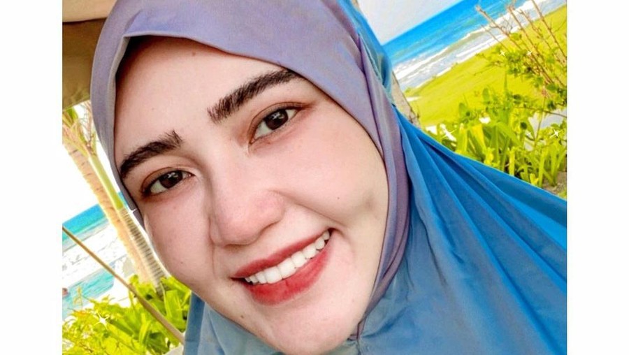 Penampilan Via Vallen Berhijab Unggahan Via Vallen mengenakan hijab banjir pujian karena manglingi. Yuk kita lihat bagaimana penampilannya!